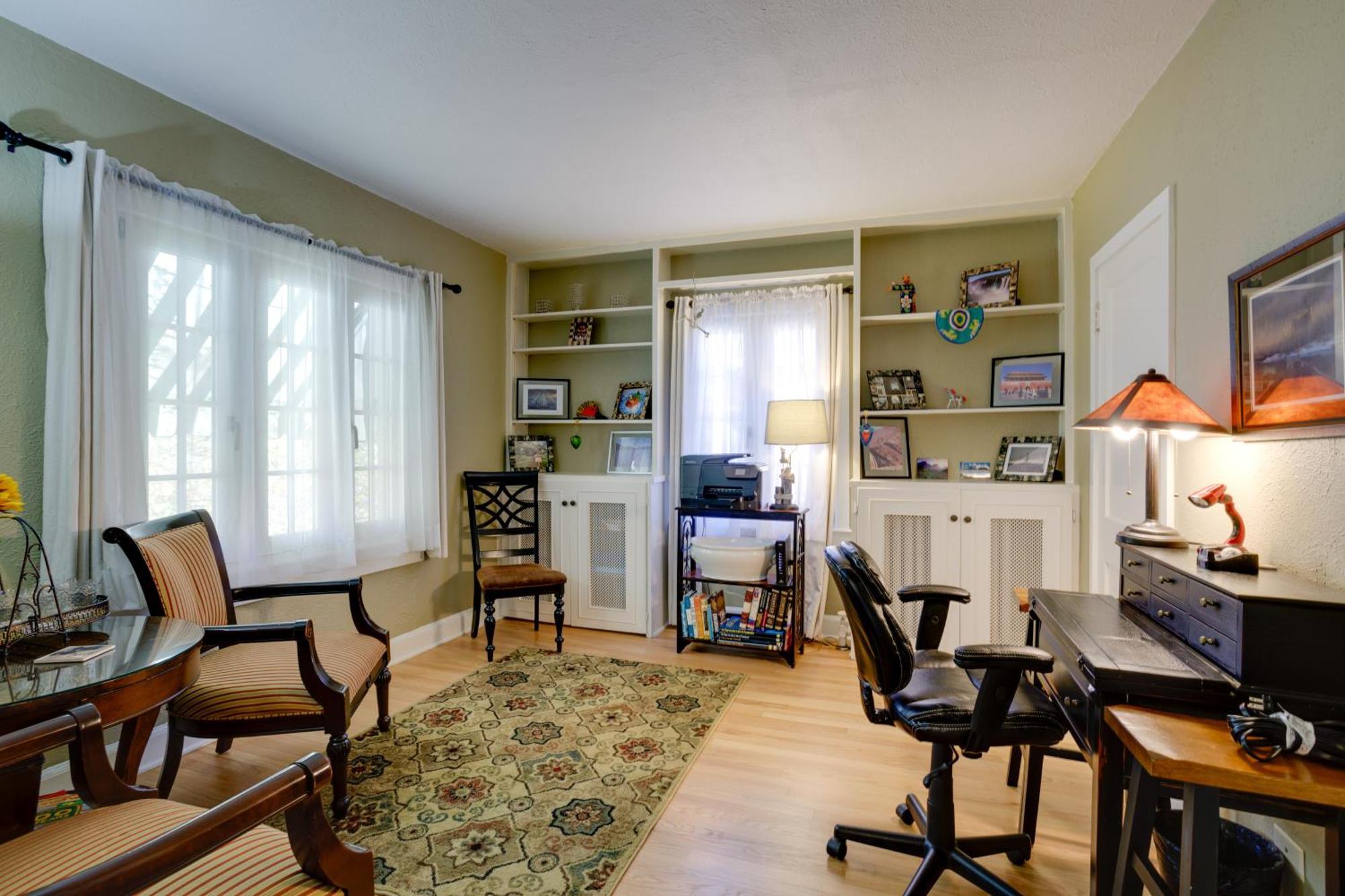 Centrally Located Retreat With Yard And Grill! * Denver