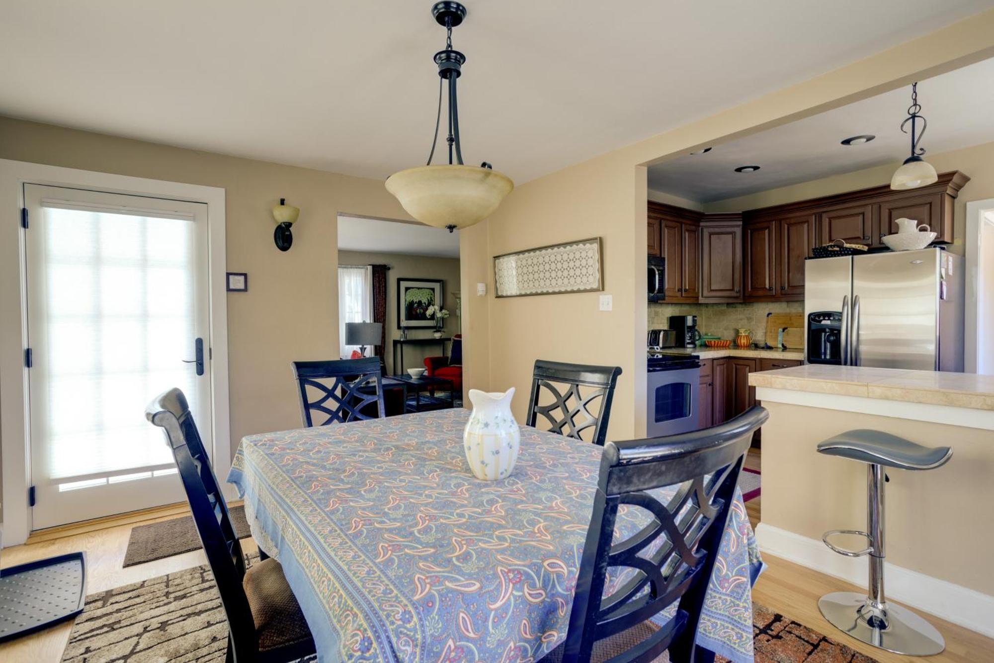Centrally Located Retreat With Yard And Grill! *