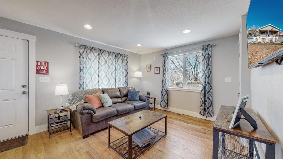 3 Bed With Huge Yard Near Hidden Denver