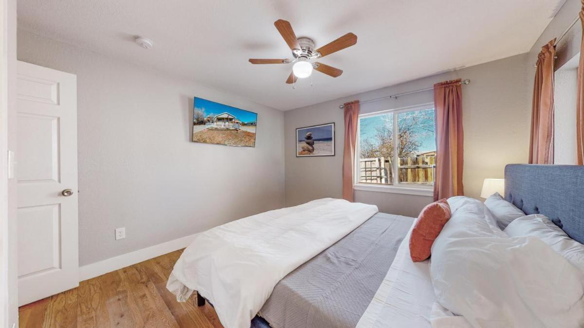 3 Bed With Huge Yard Near Hidden Holiday home Denver