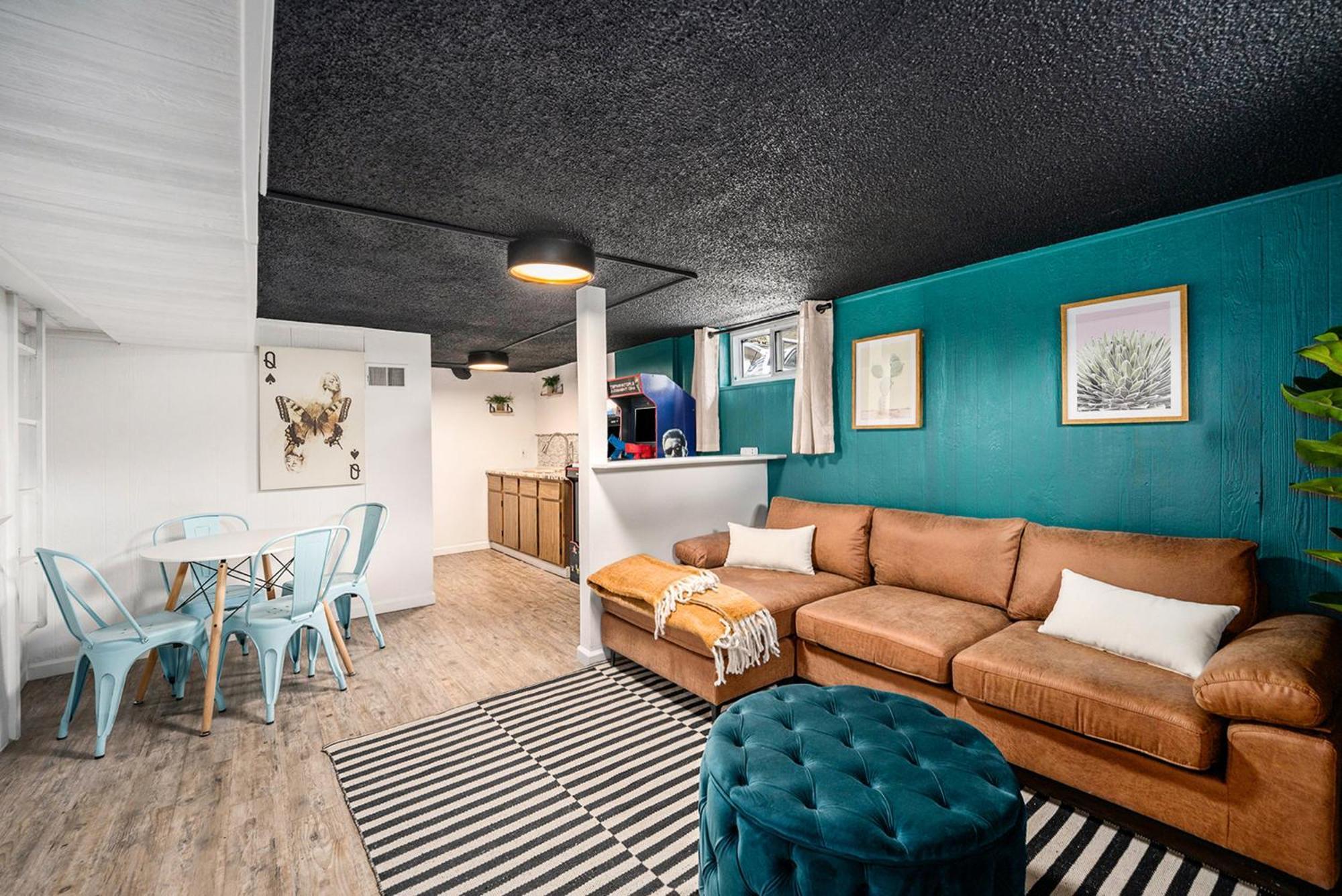 Holiday home The Coloradical Crashpad! W Fire Pit & Hot Tub *