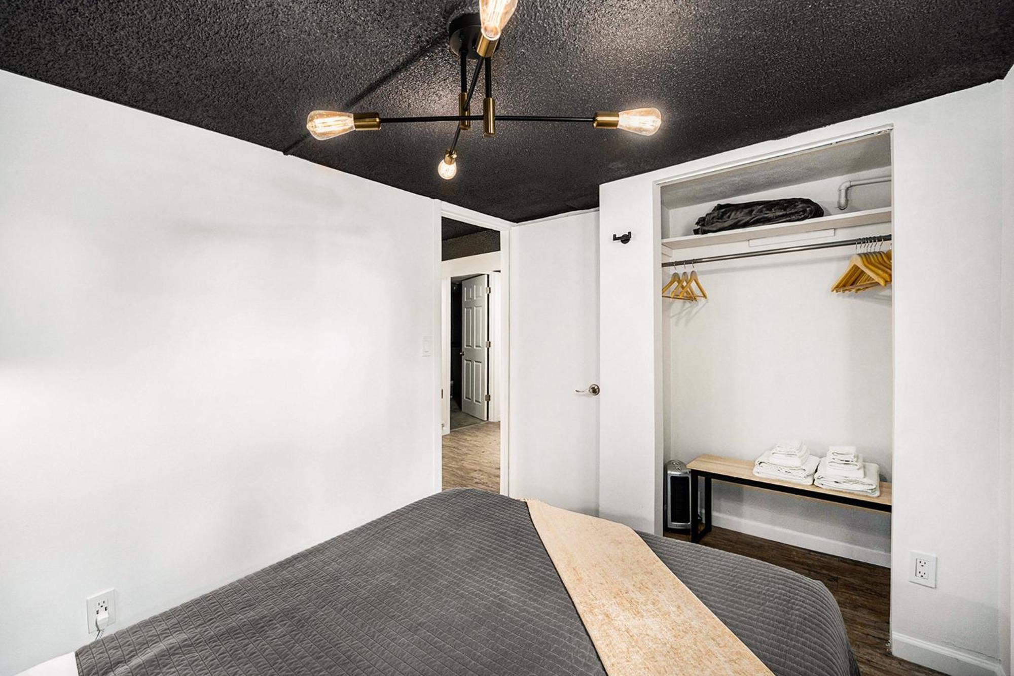The Coloradical Crashpad! W Fire Pit & Hot Tub Denver