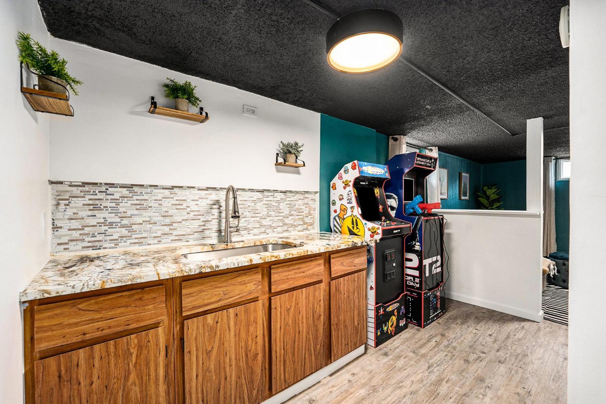 The Coloradical Crashpad! W Fire Pit & Hot Tub * Denver