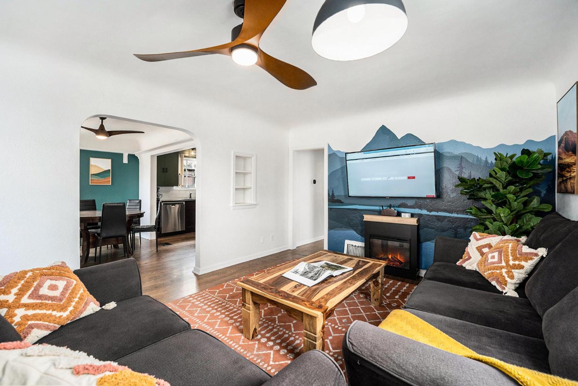 The Coloradical Crashpad! W Fire Pit & Hot Tub Holiday home *