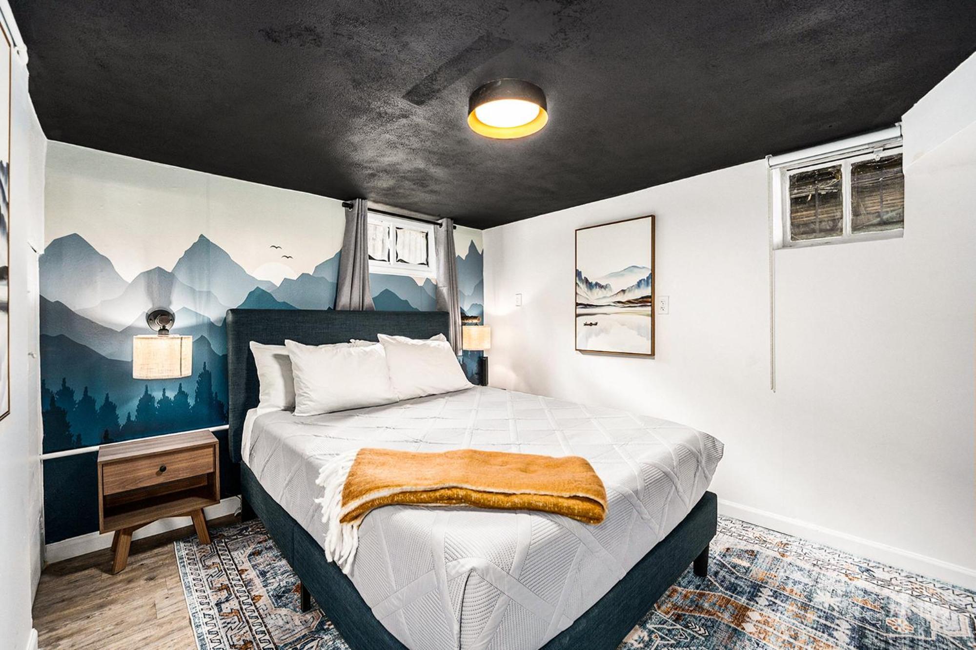 Holiday home The Coloradical Crashpad! W Fire Pit & Hot Tub Denver