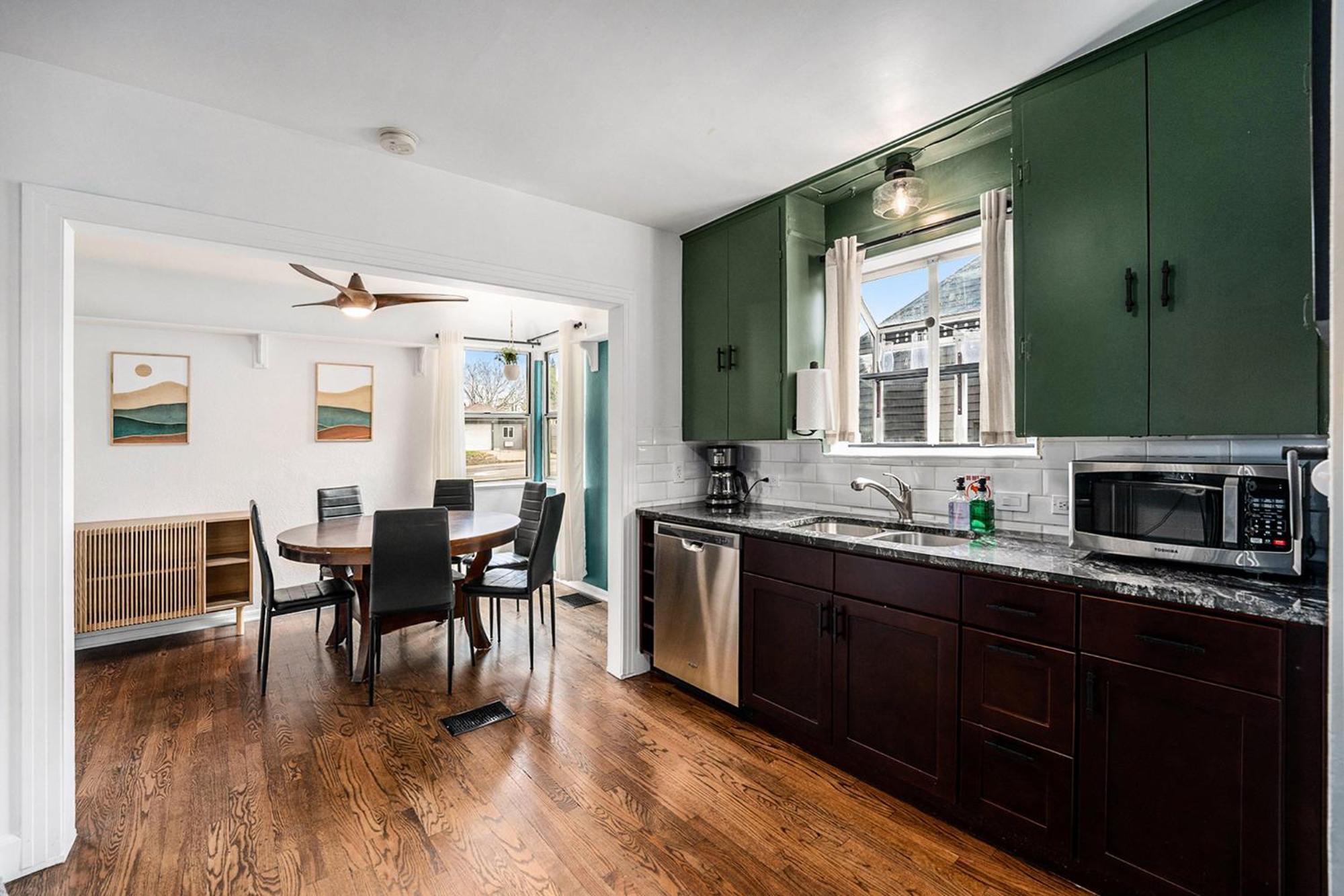 The Coloradical Crashpad! W Fire Pit & Hot Tub Denver