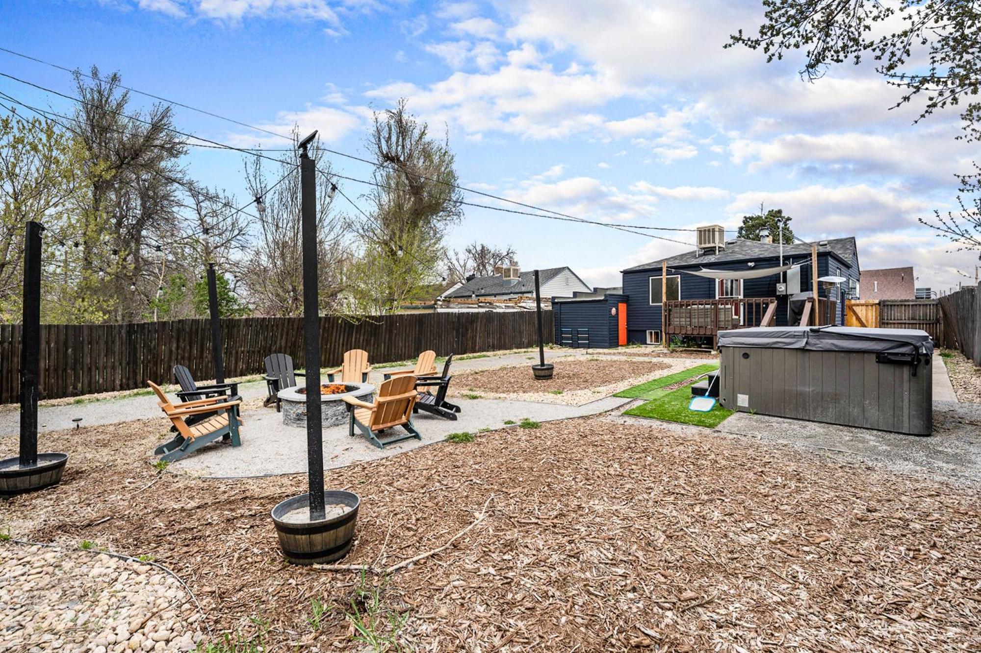 The Coloradical Crashpad! W Fire Pit & Hot Tub Holiday home *