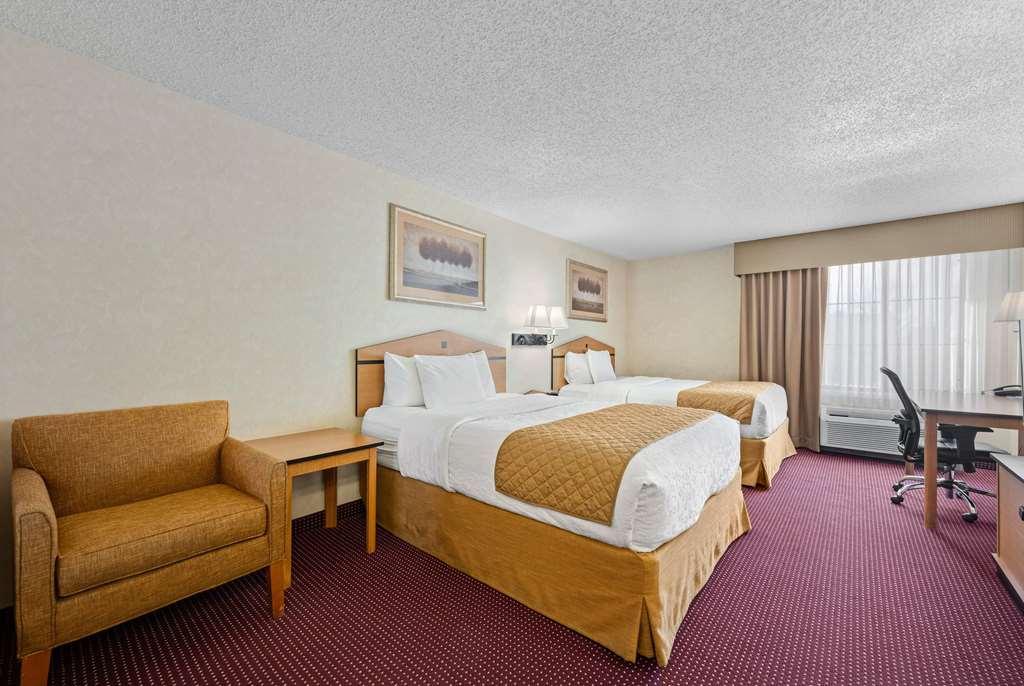 Americinn & International Airport 2*