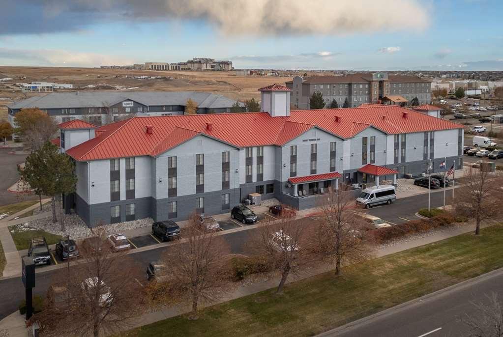 Americinn & International Airport