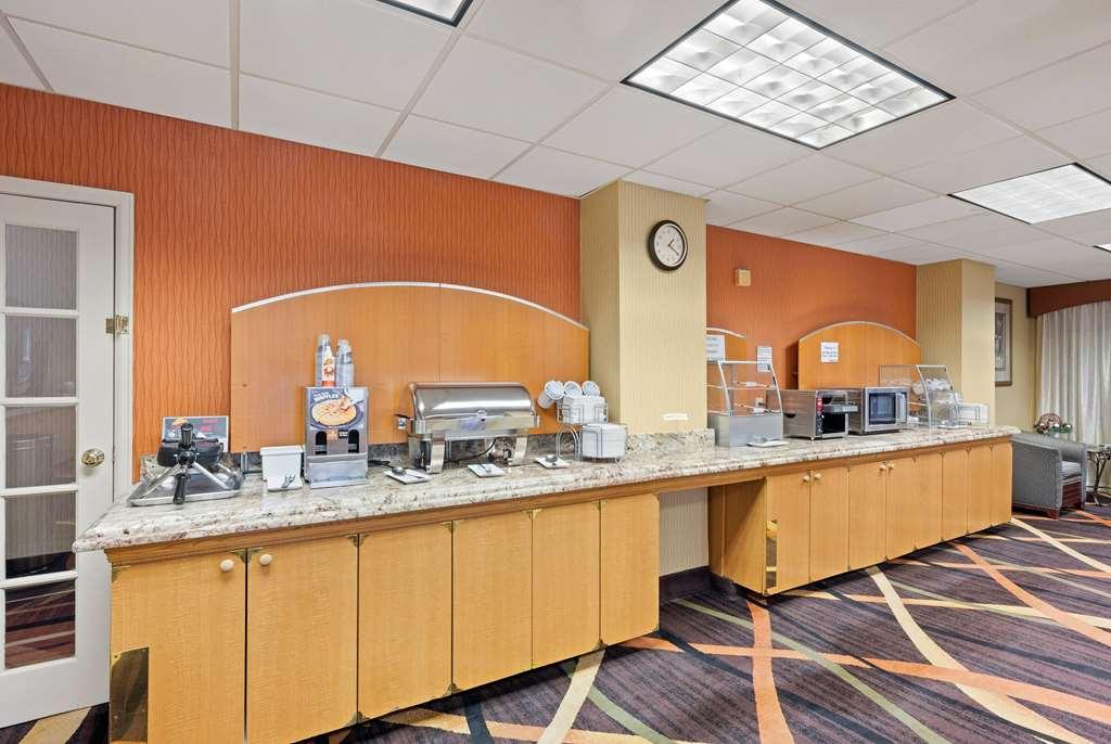 Hotel Americinn & International Airport 2*