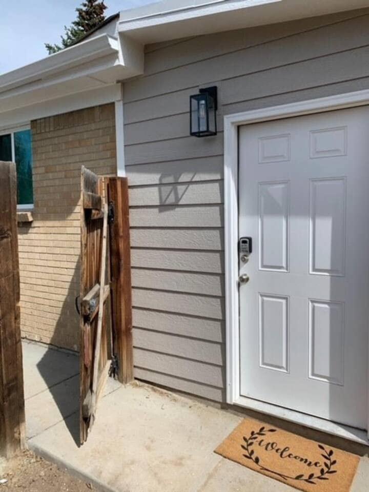 Bright Basement Unit With Large Yard And Sunroom * Denver