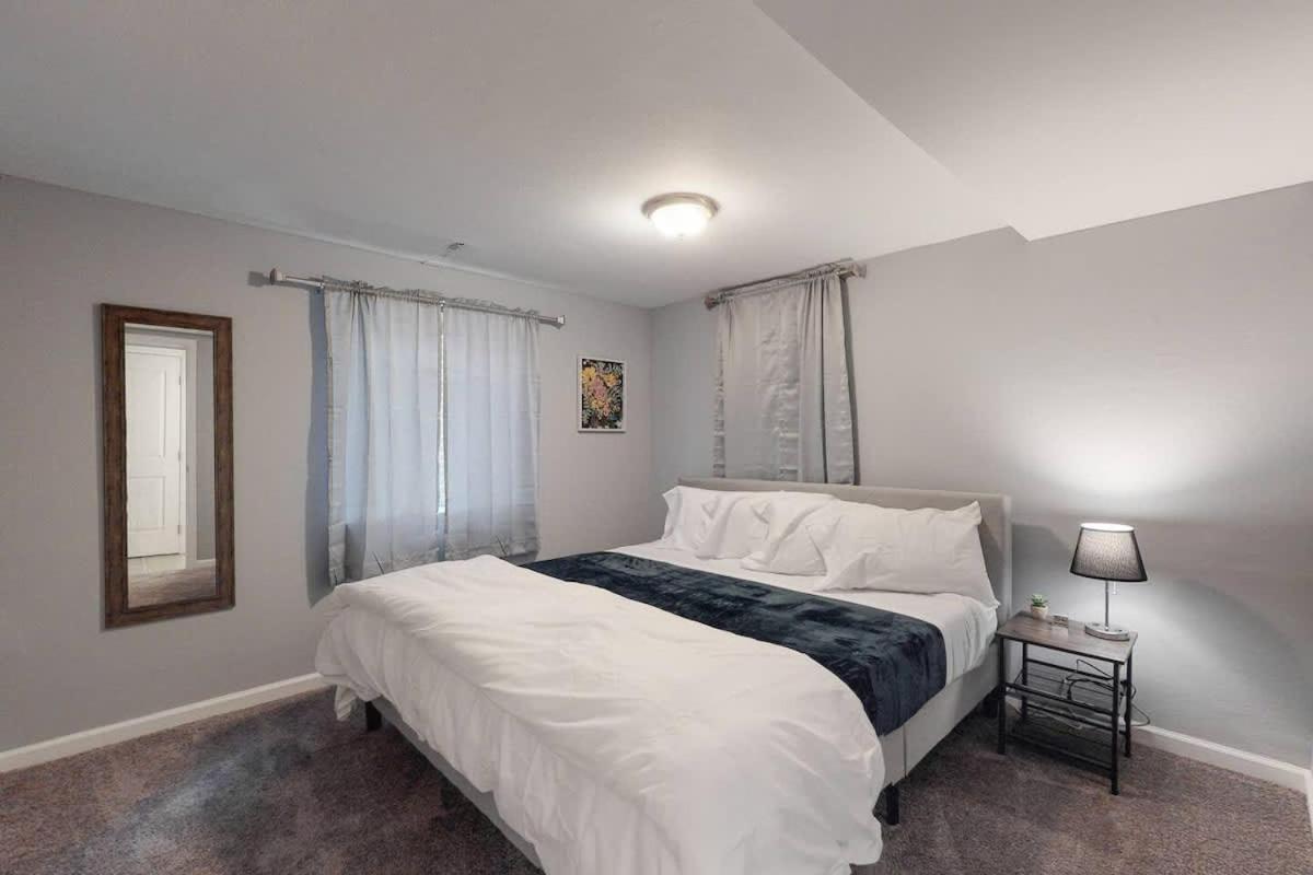 Bright Basement Unit With Large Yard And Sunroom * Denver