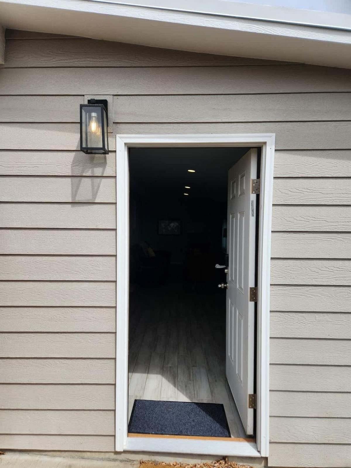 Bright Basement Unit With Large Yard And Sunroom Holiday home