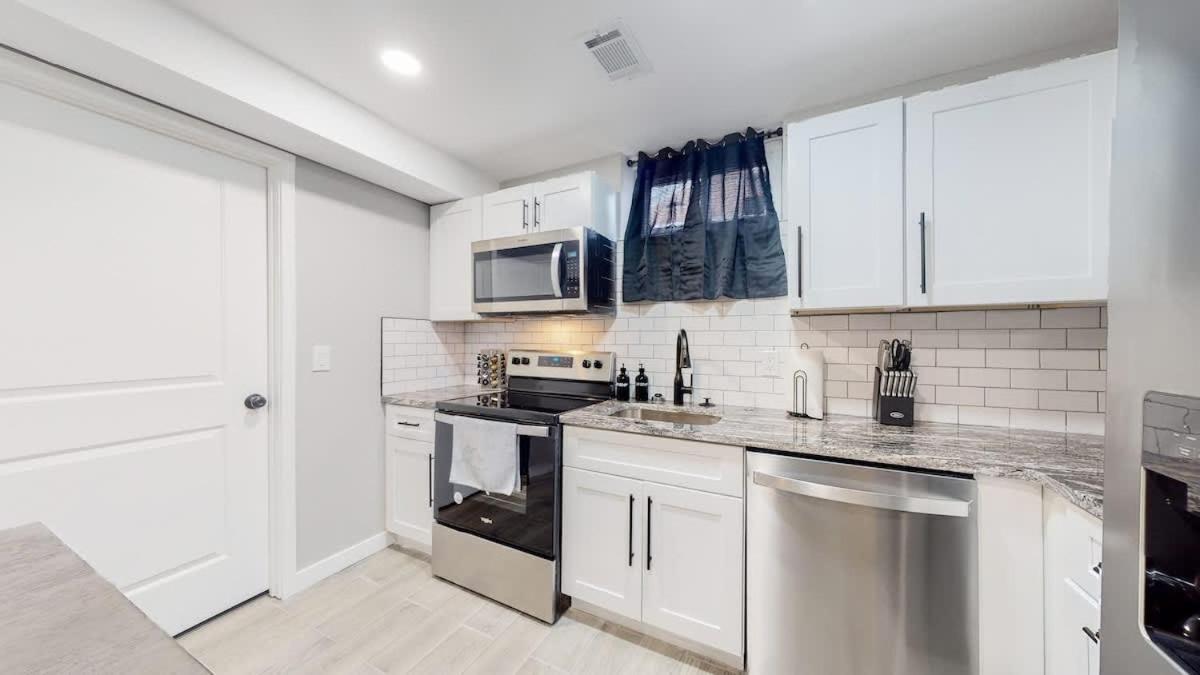 Gorgeous 2-king-bed Lower Unit In