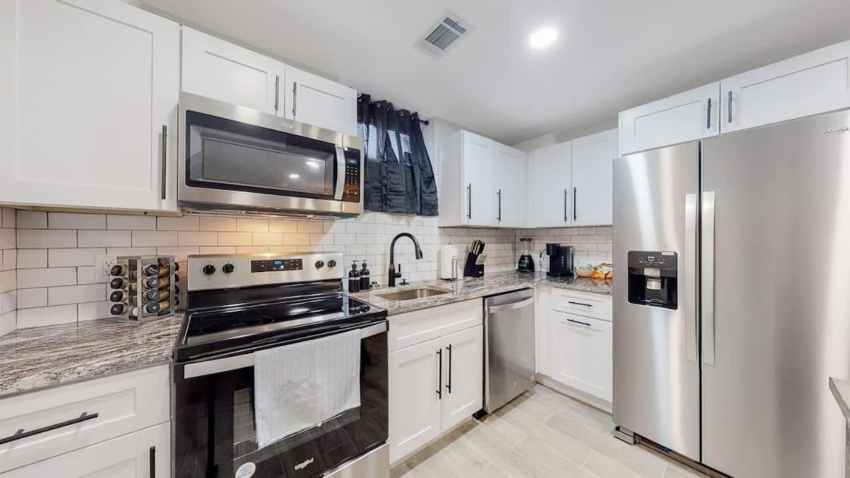 Gorgeous 2-king-bed Lower Unit In Holiday home