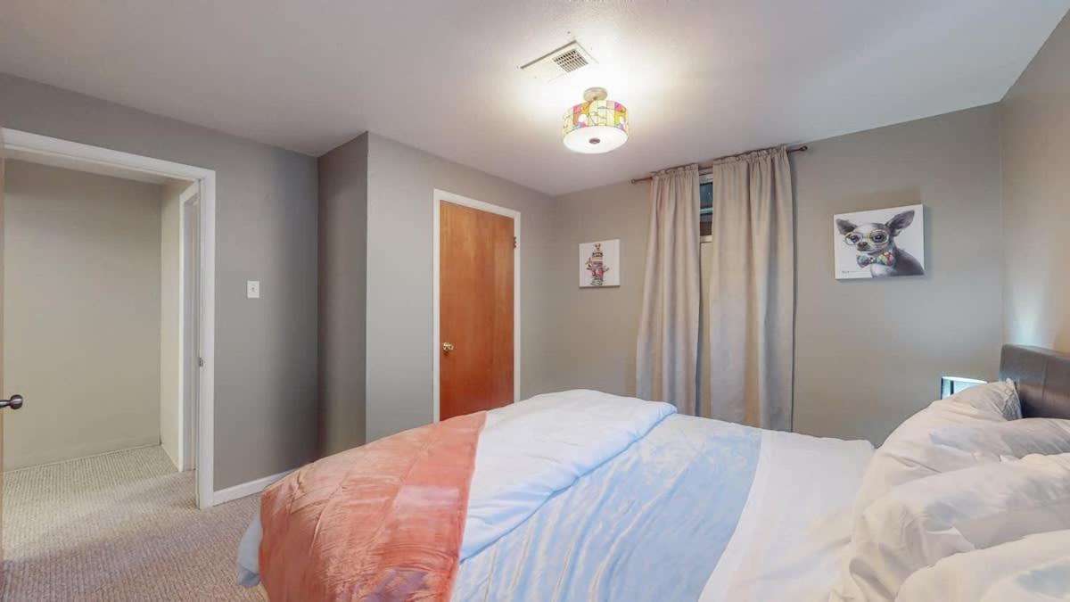 Spacious Family With King Beds And Big Yard Holiday home *