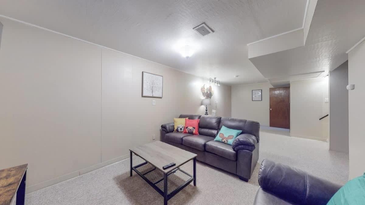 Spacious Family With King Beds And Big Yard Holiday home *