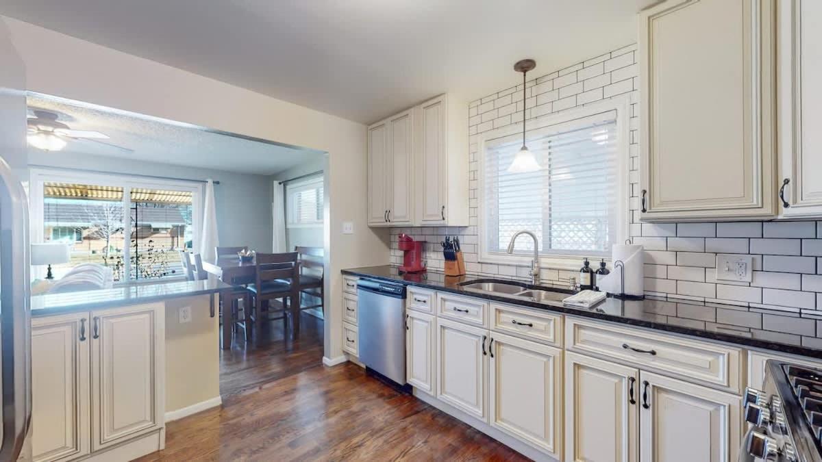 Spacious Family With King Beds And Big Yard