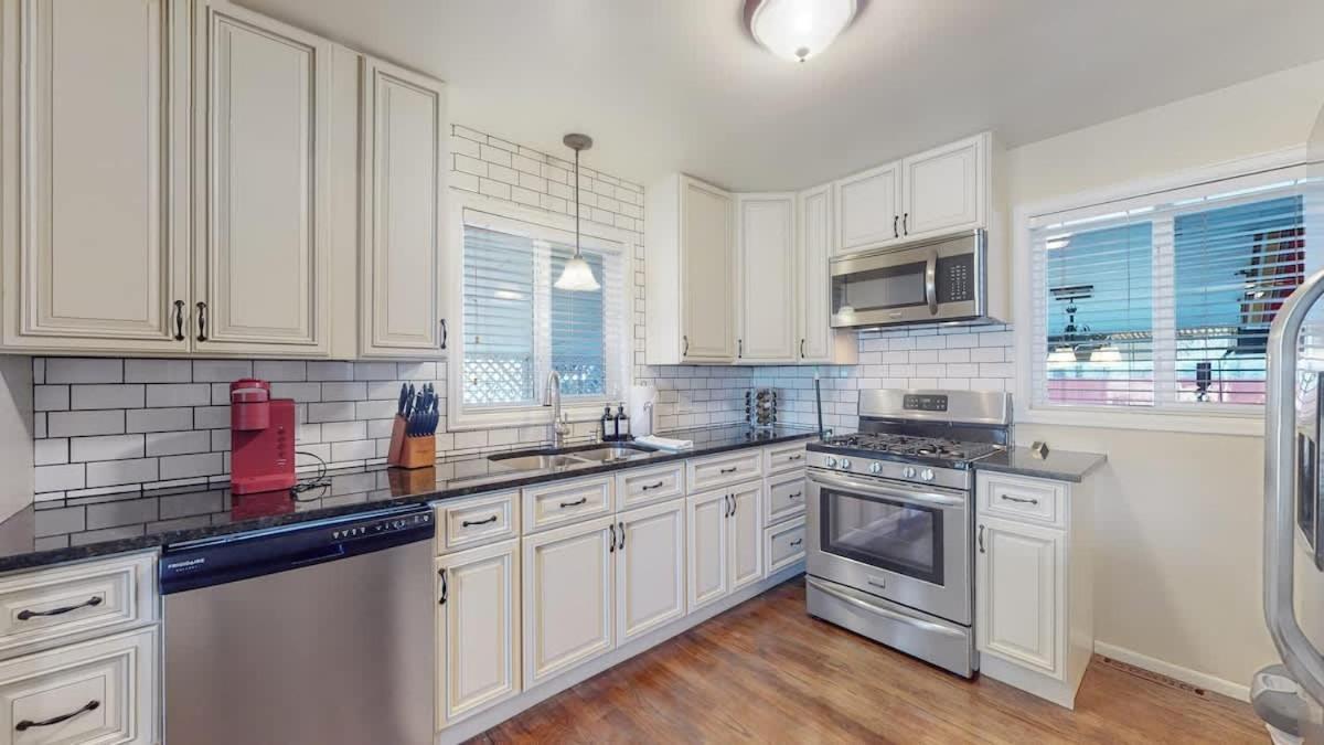 Spacious Family With King Beds And Big Yard Holiday home Denver