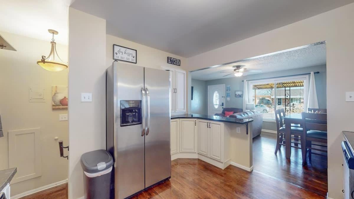 Spacious Family With King Beds And Big Yard Holiday home *