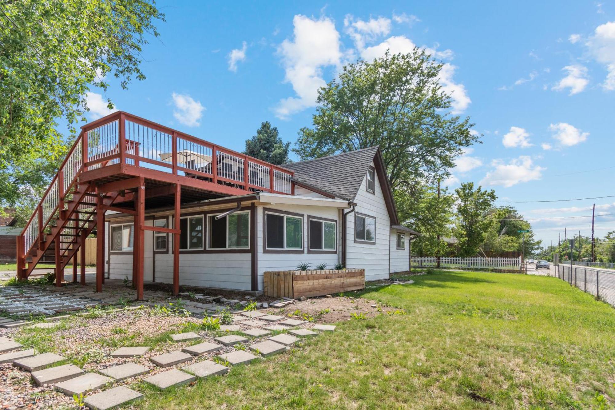 Modern Family Rooftop Patio Game Holiday home Denver