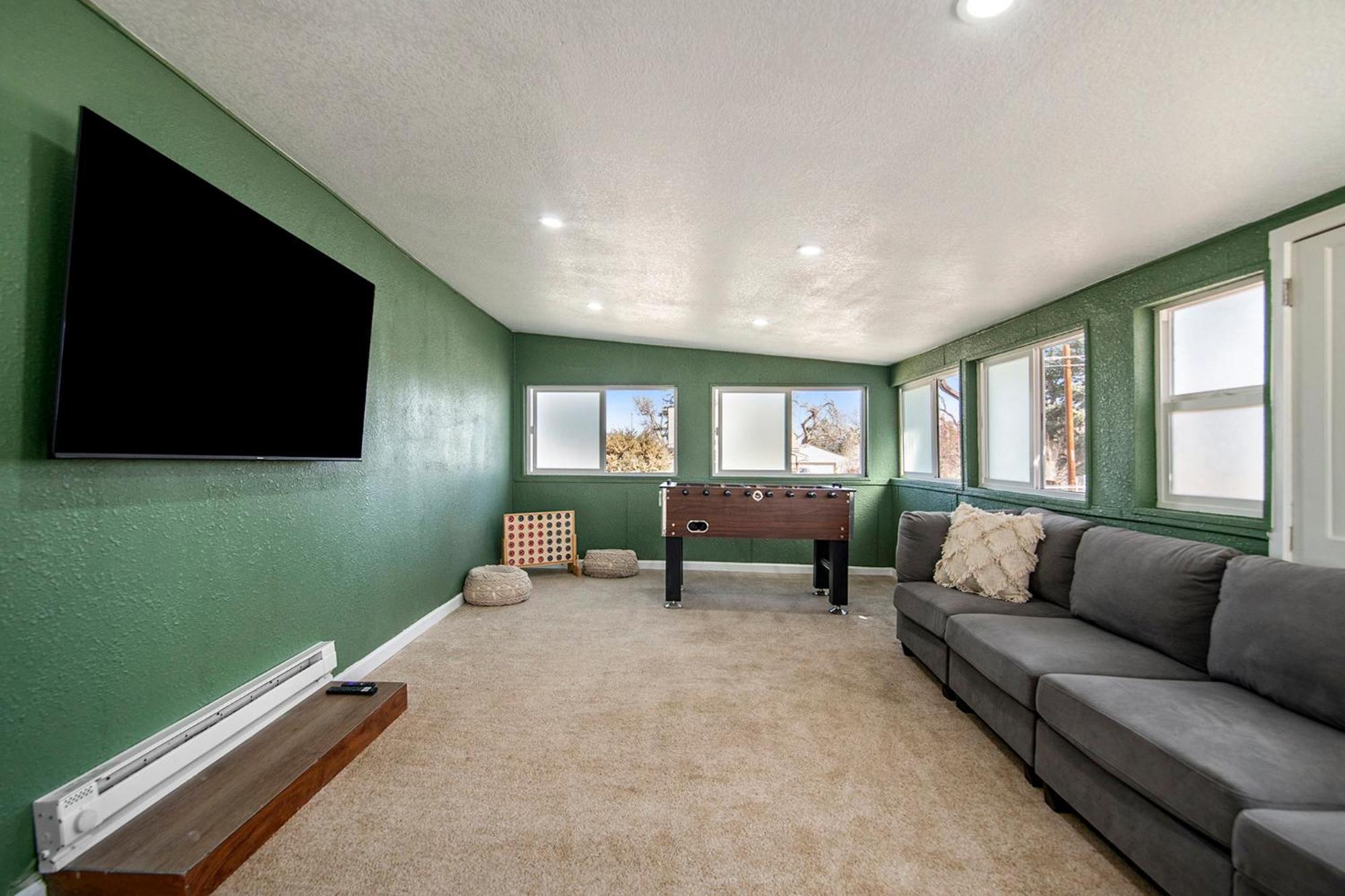 Modern Family Rooftop Patio Game Holiday home