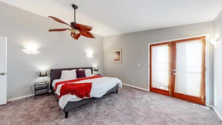Sunny Family In With Huge Yard And Hot Tub * Denver