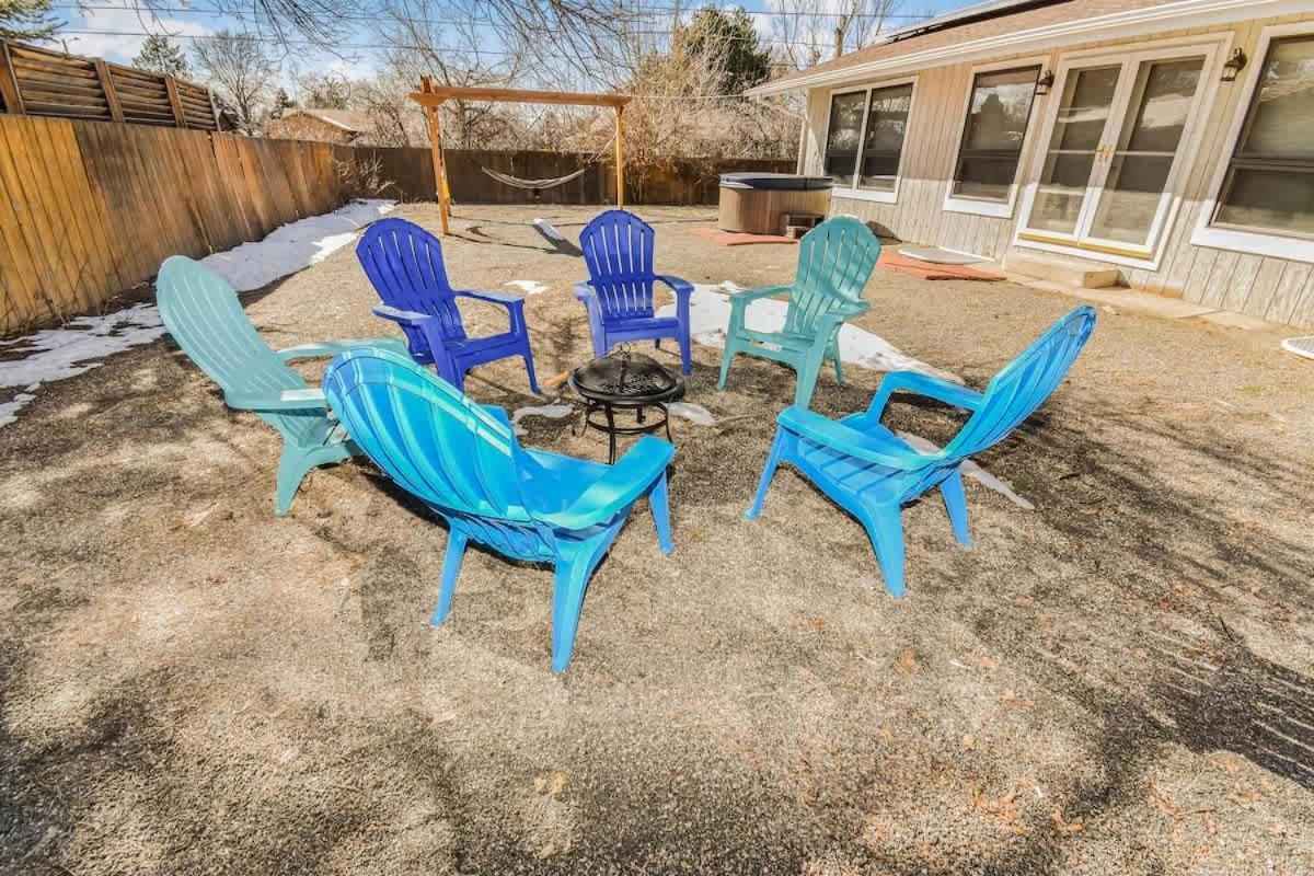 Sunny Family In With Huge Yard And Hot Tub Denver