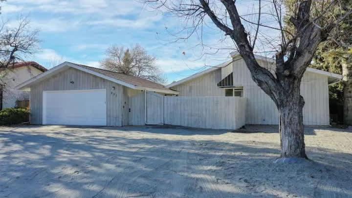 Sunny Family In With Huge Yard And Hot Tub Holiday home