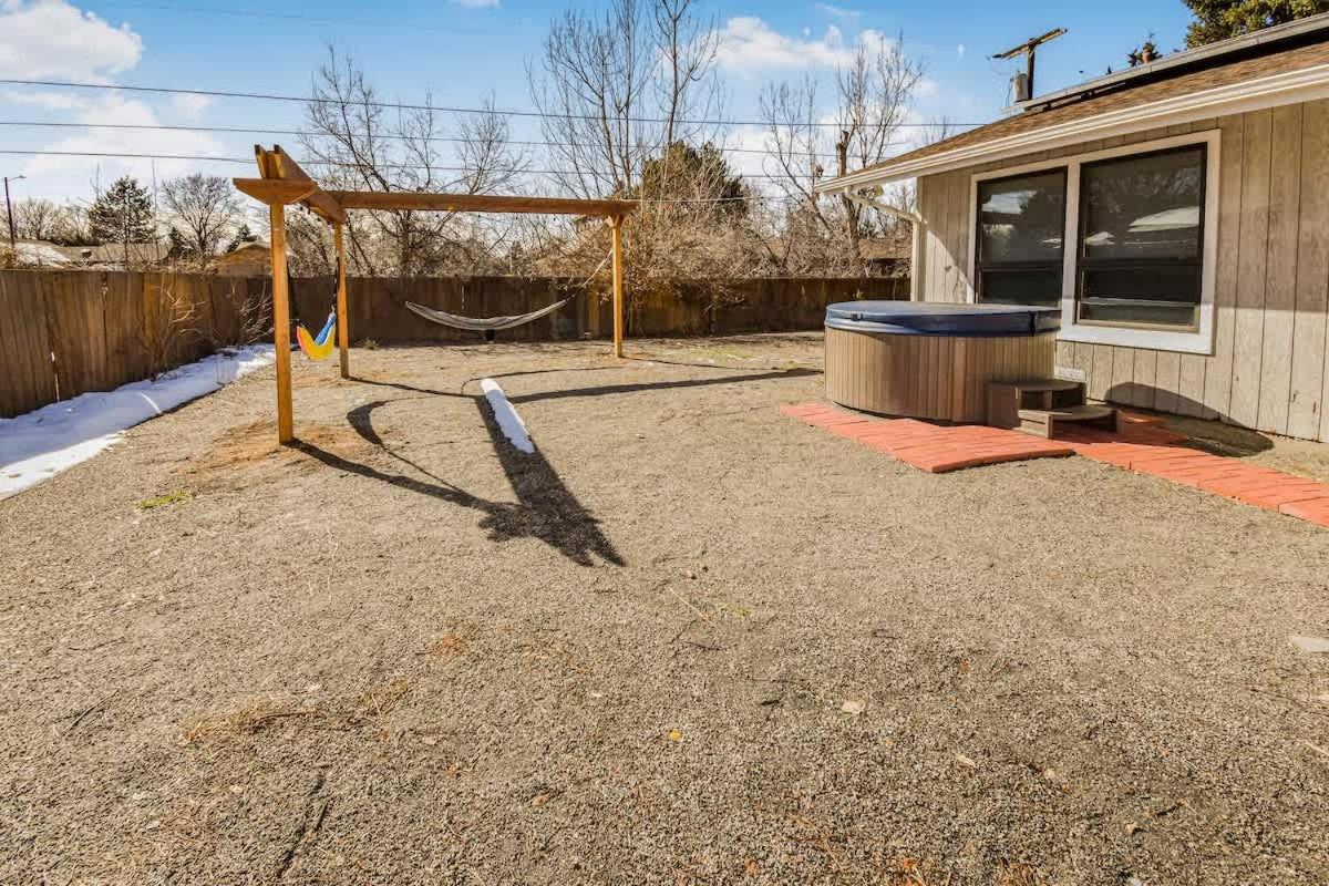 Sunny Family In With Huge Yard And Hot Tub Holiday home Denver