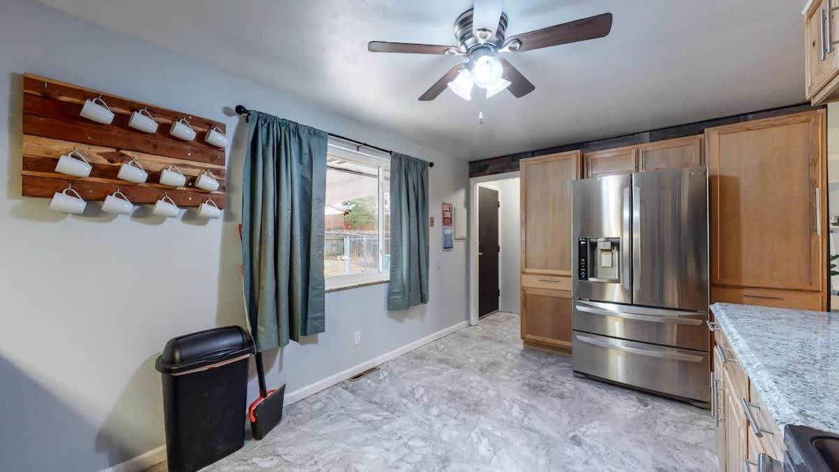 Spacious Family With Hockey Table & Huge Yard Escape *
