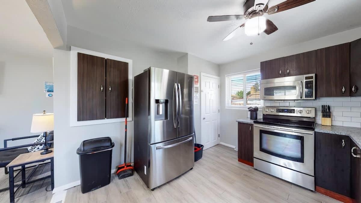 Bright & Spacious Upper Unit With Two Bedrooms In Denver