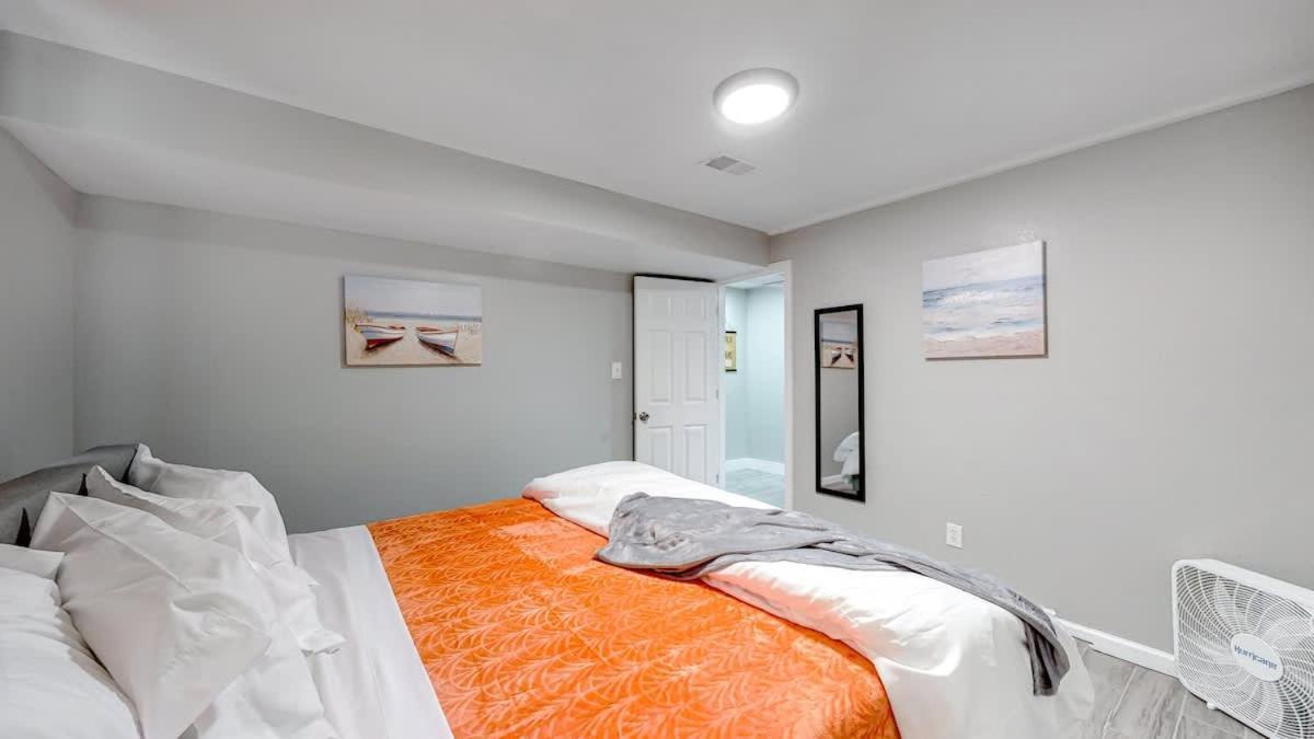 Cozy Lower Unit Retreat In Holiday home