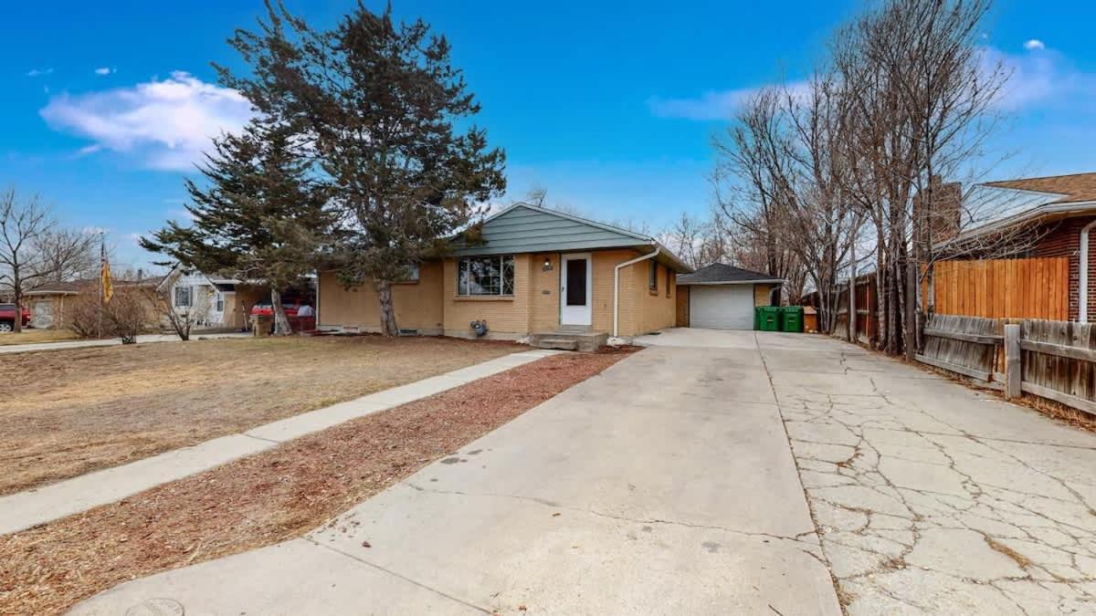 Unique Cozy Lower Unit With Two Bedrooms & Privacy Holiday home *