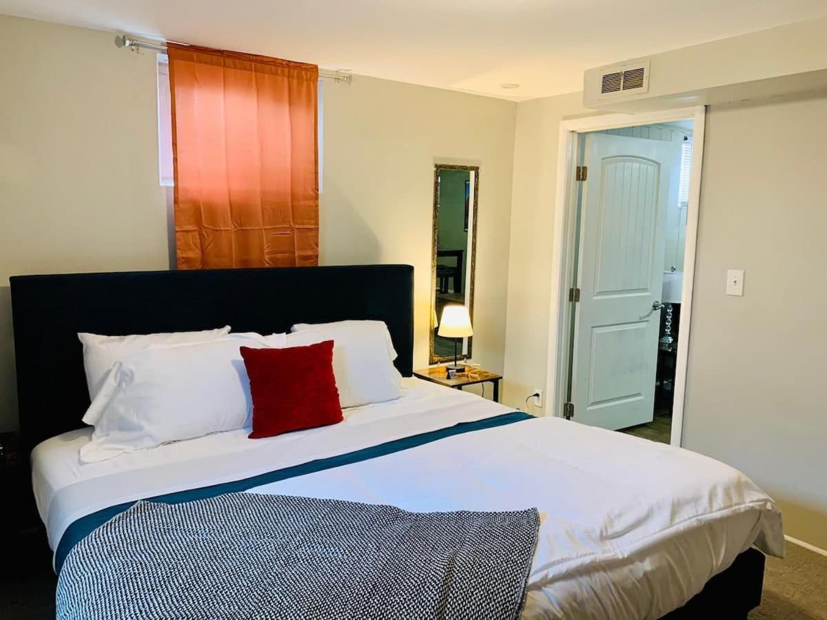 Unique Cozy Lower Unit With Two Bedrooms & Privacy Holiday home *
