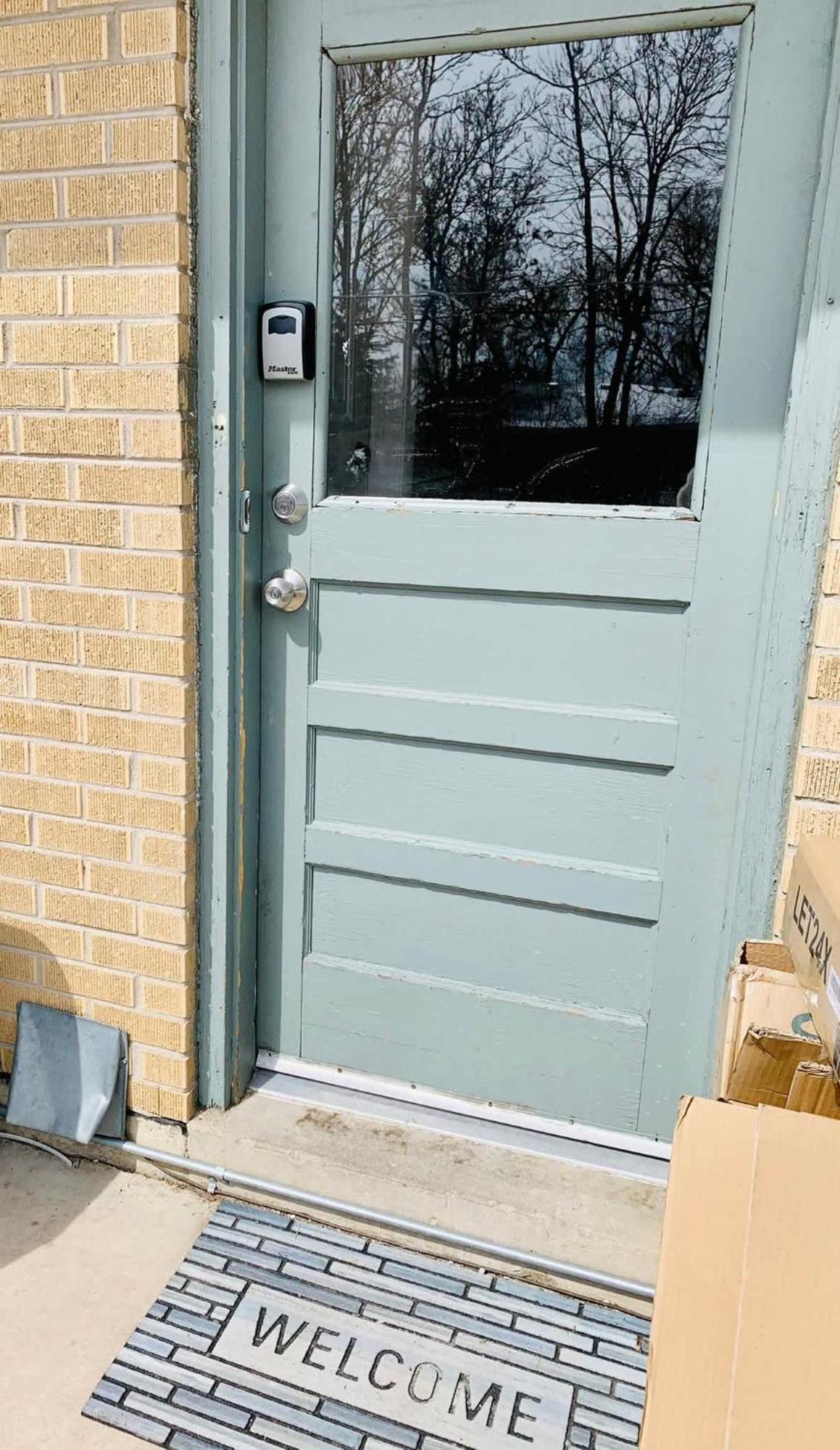 Unique Cozy Lower Unit With Two Bedrooms & Privacy