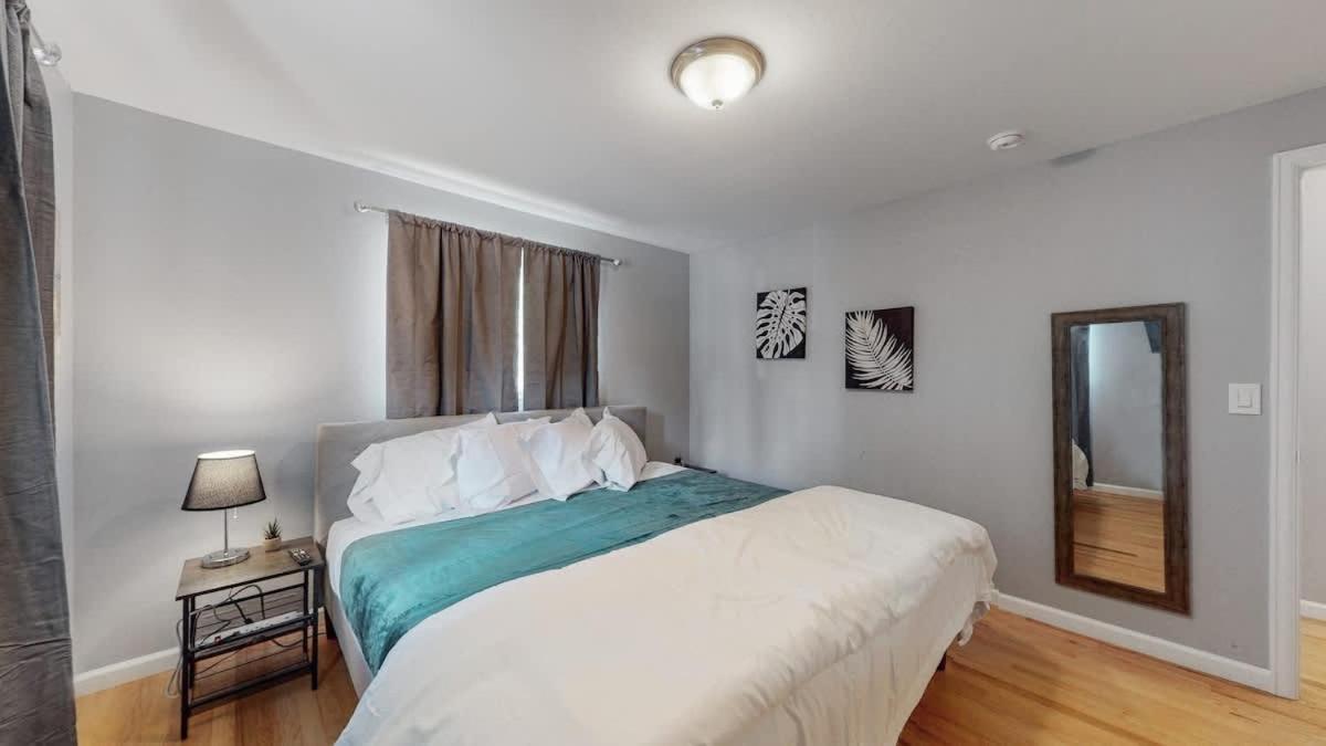 Charming Two Bedroom Family Unit In Great Location * Denver