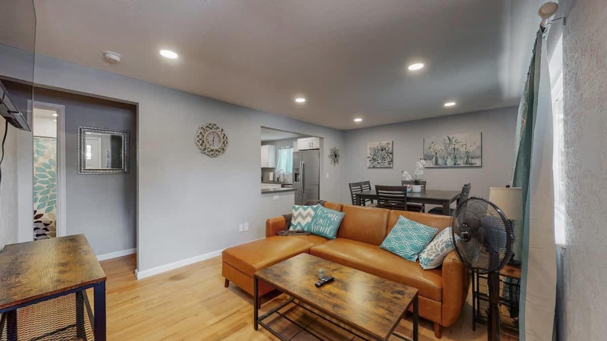 Charming Two Bedroom Family Unit In Great Location * Denver