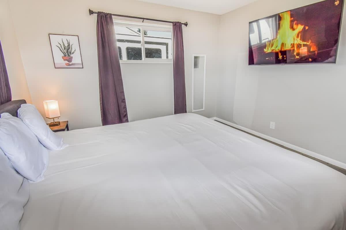 Holiday home Awesome Two Bedroom Family Upper Unit In *