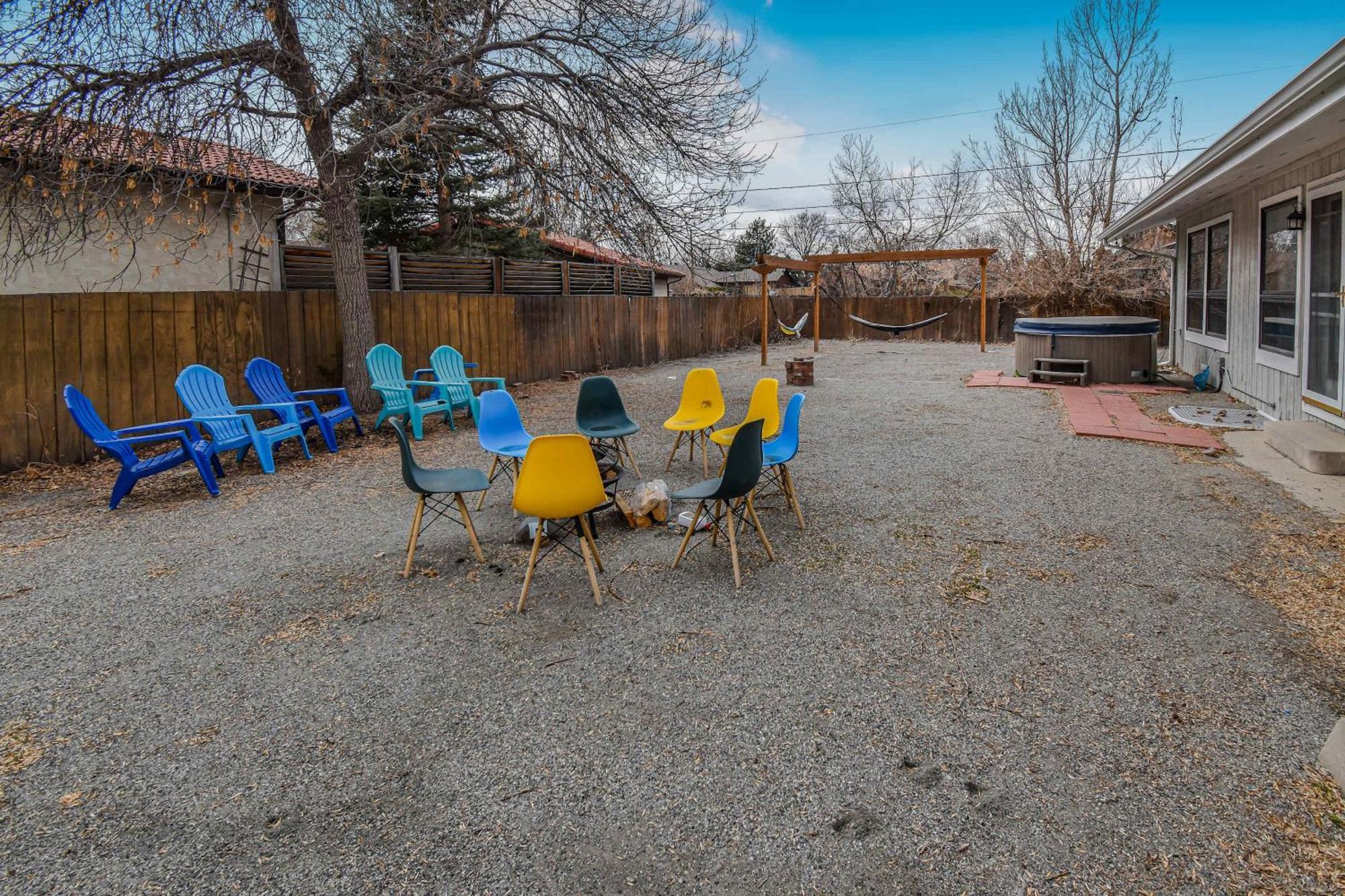 Sunny Family In With Huge Yard And Hot Tub Holiday home *