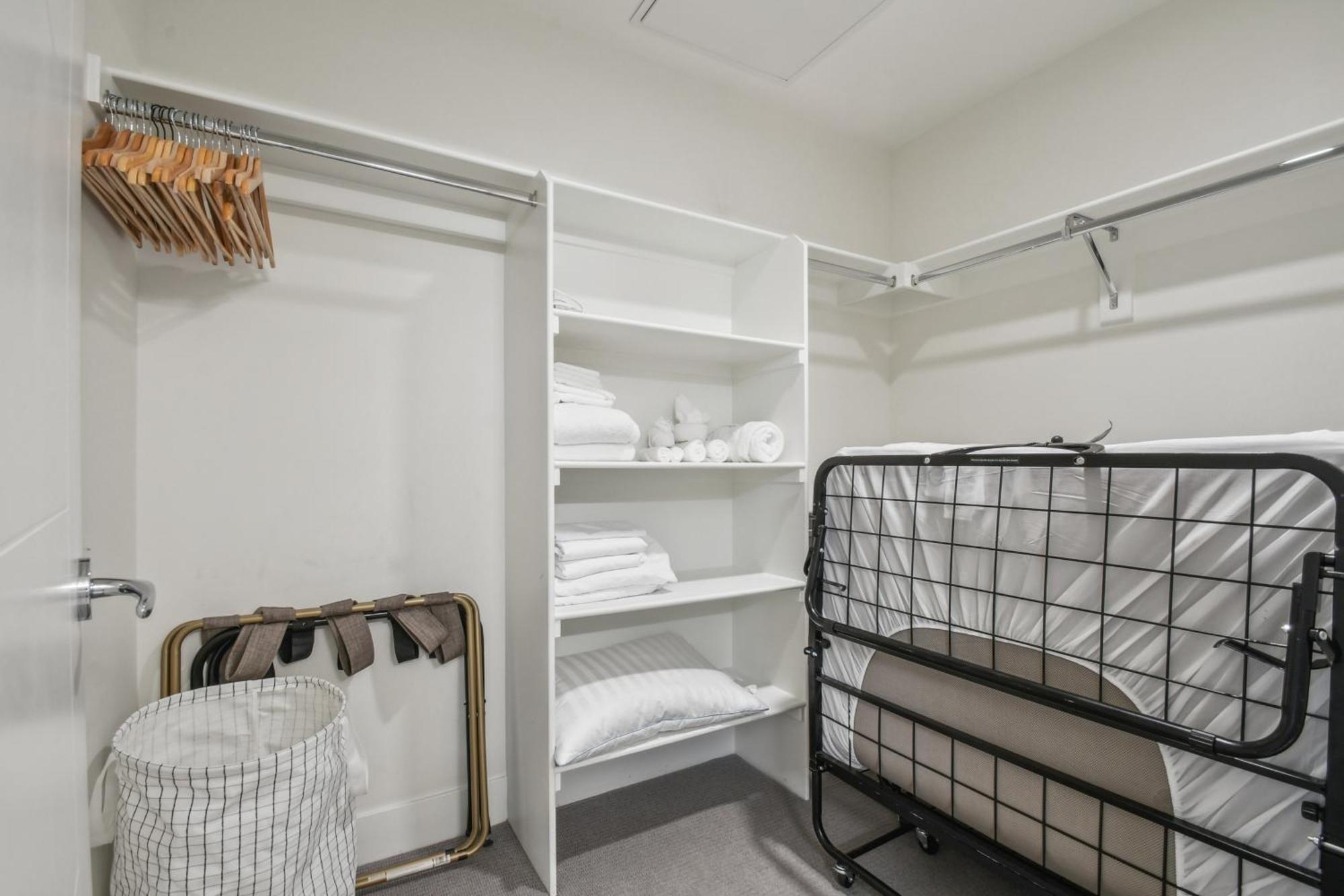 2880: Sleek & Chic Comforts At Espadin Holiday home *