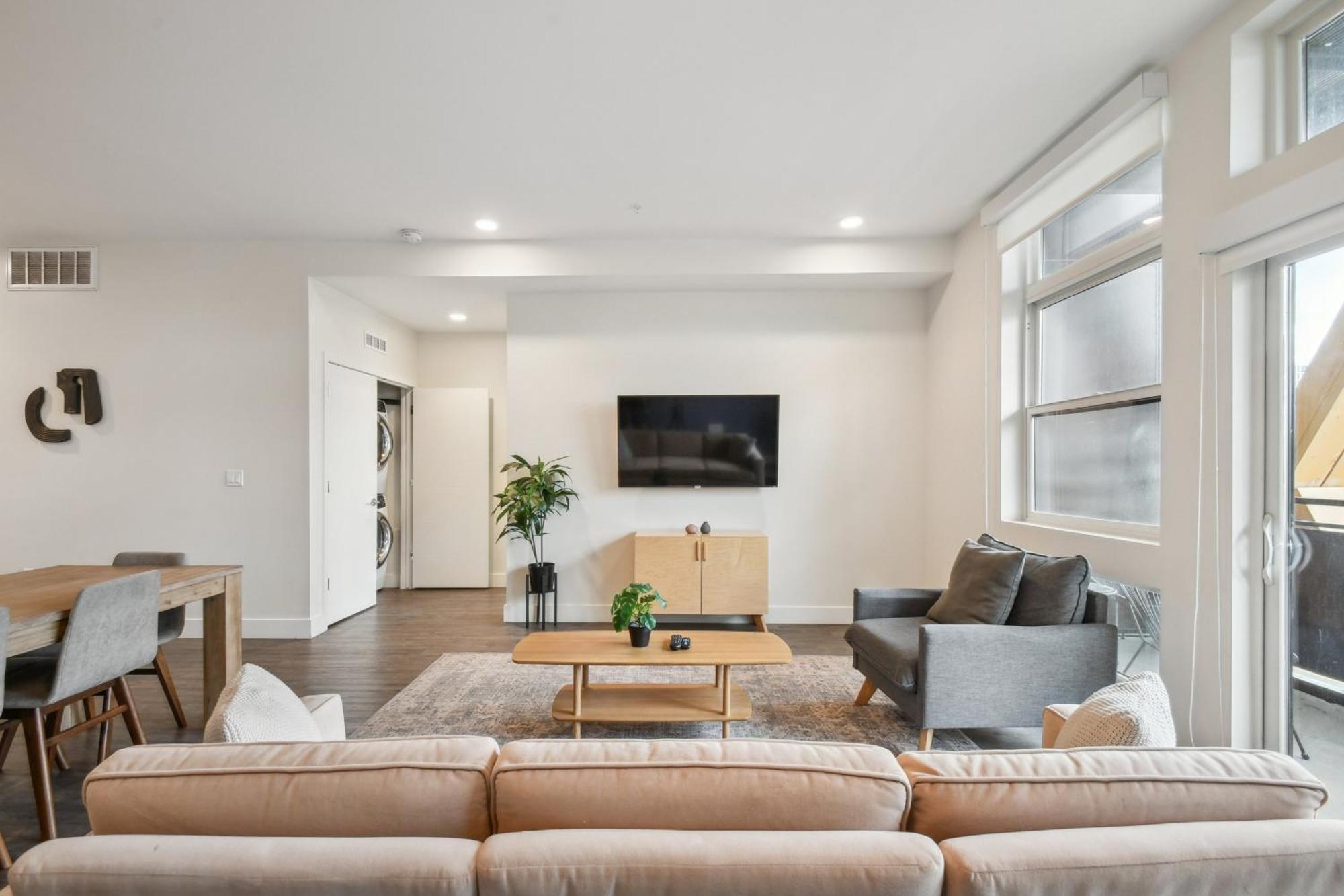 2880: Sleek & Chic Comforts At Espadin Holiday home *