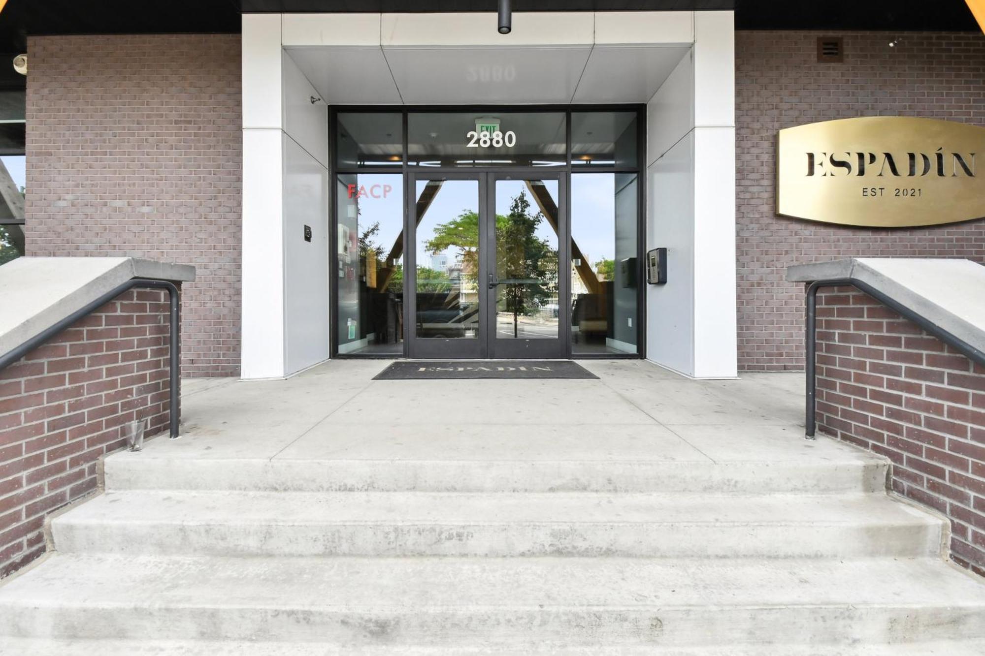 2880: Sleek & Chic Comforts At Espadin Denver