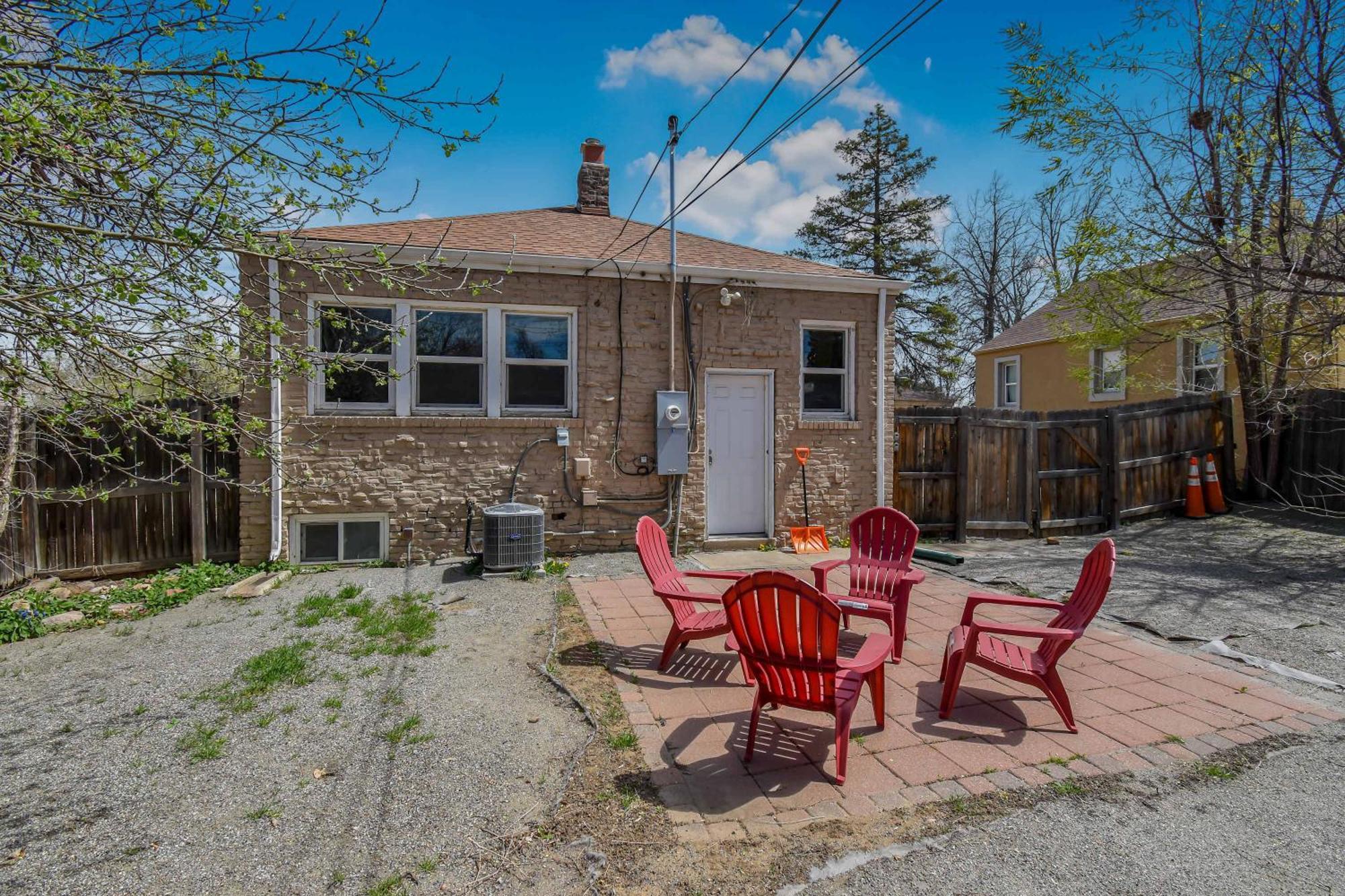 Cozy Upper Unit Great For Family Visiting Zoo Medica Campus And Downtown Holiday home *
