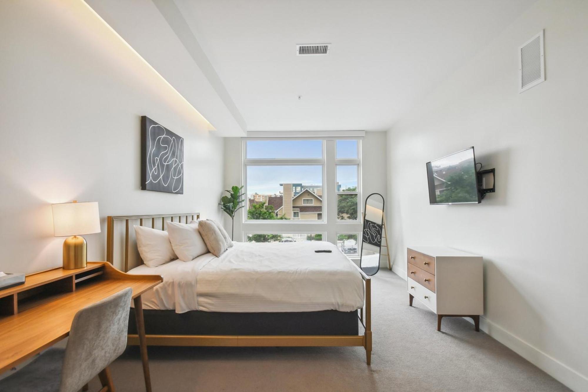 2880: Sleek & Chic Comforts At Espadin Holiday home Denver