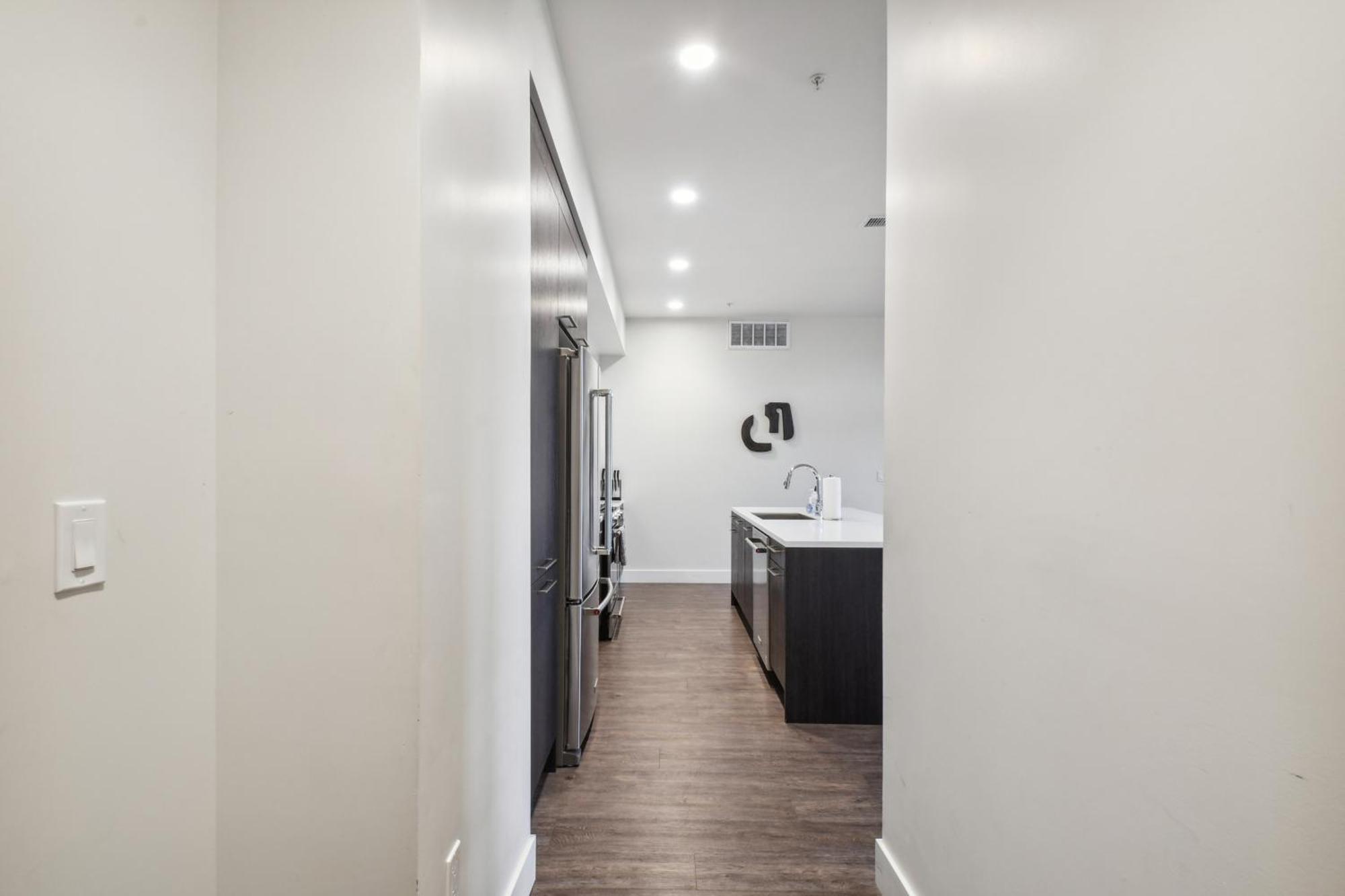 2880: Sleek & Chic Comforts At Espadin Denver