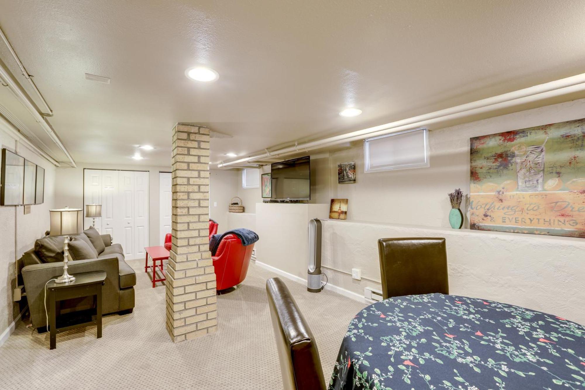 Holiday home Centrally Located Retreat With Yard And Grill! *