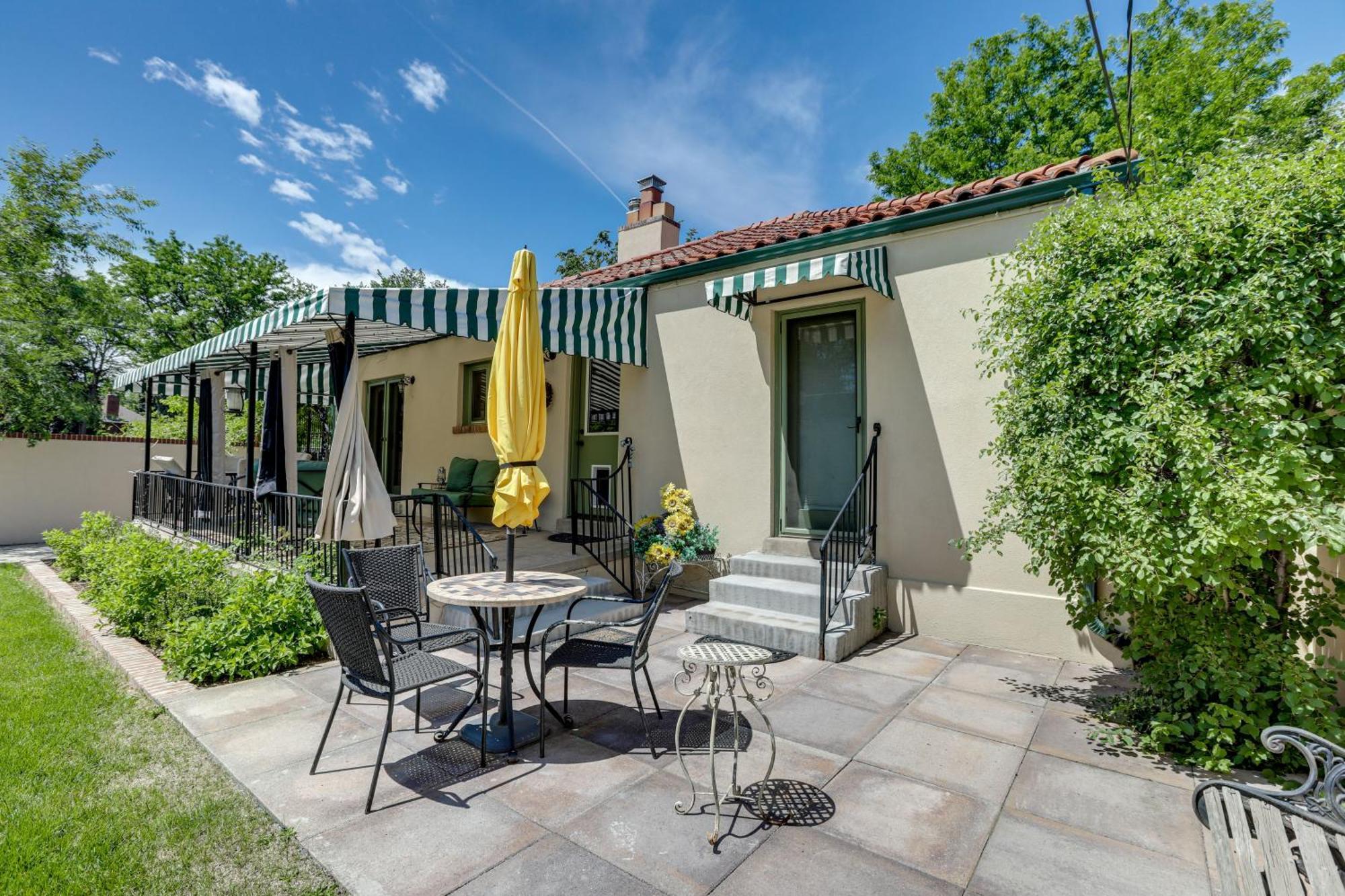 Centrally Located Retreat With Yard And Grill! Holiday home