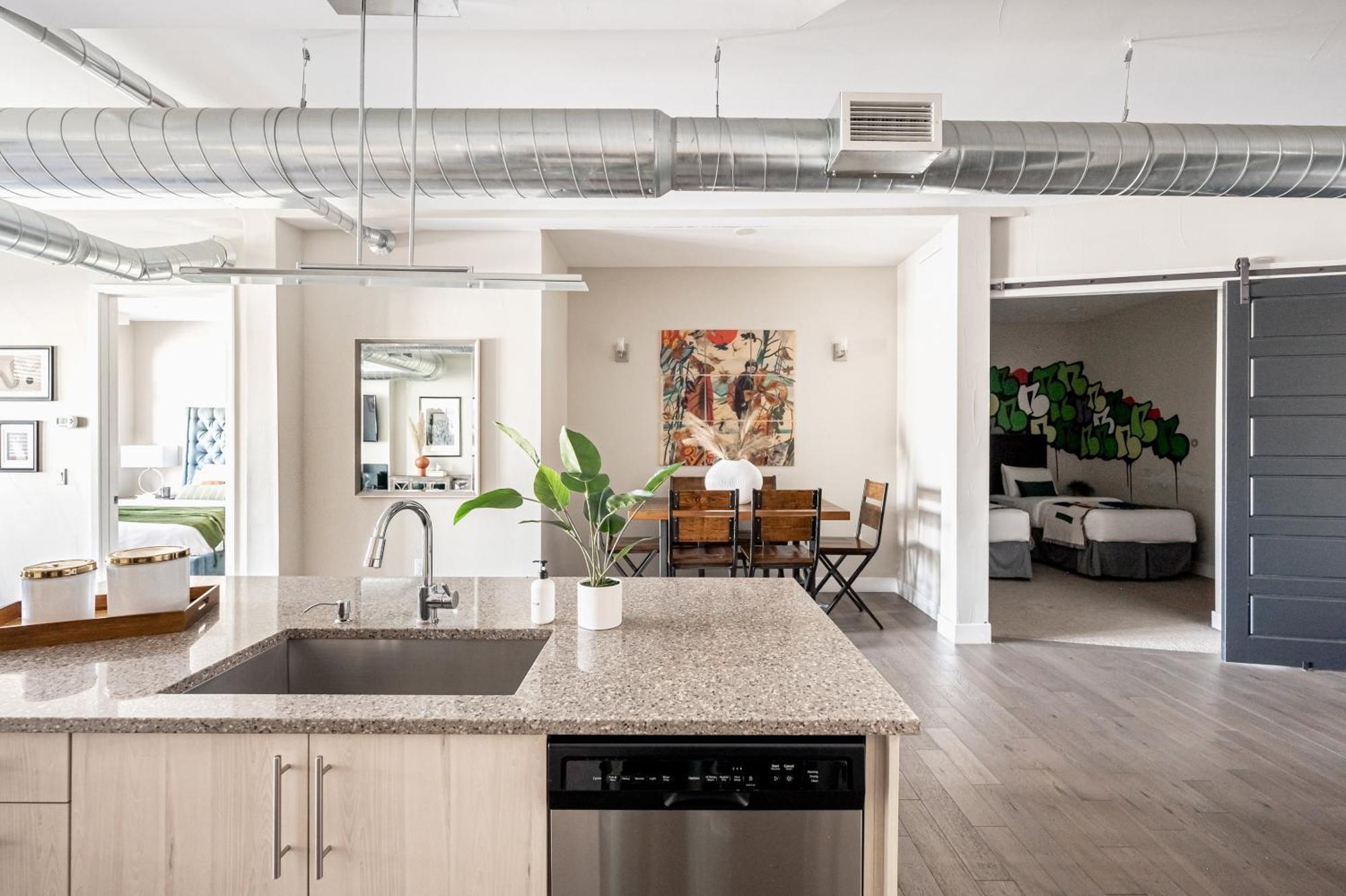 Bright & Breezy | Rino Art Lofts Holiday home Denver