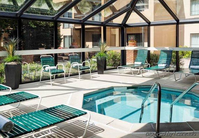 Courtyard By Marriott Park Hotel